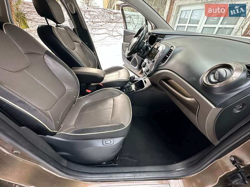 Позашляховик / Кросовер Renault Captur 2016 в Львові