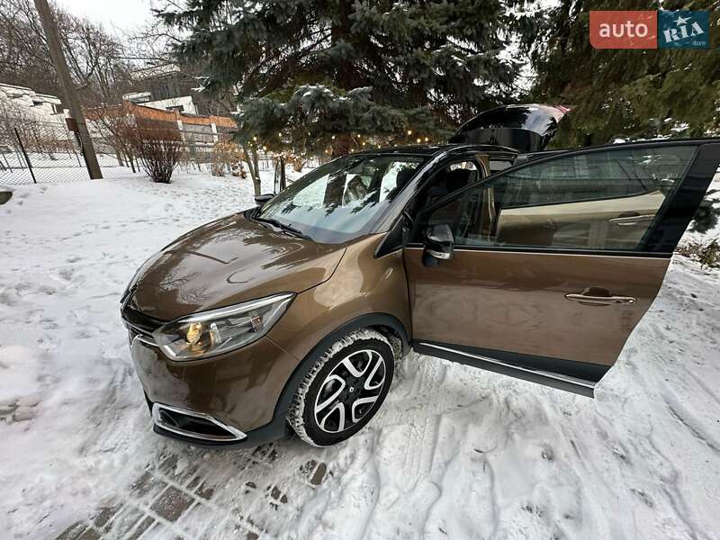 Позашляховик / Кросовер Renault Captur 2016 в Львові