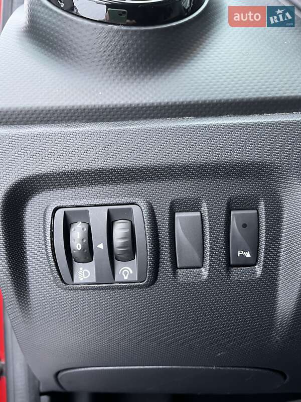 Внедорожник / Кроссовер Renault Captur 2015 в Барышевке