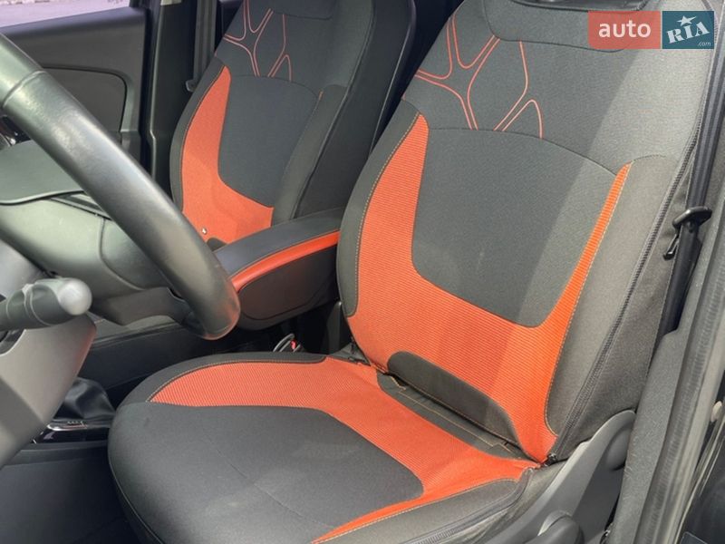Позашляховик / Кросовер Renault Captur 2015 в Запоріжжі