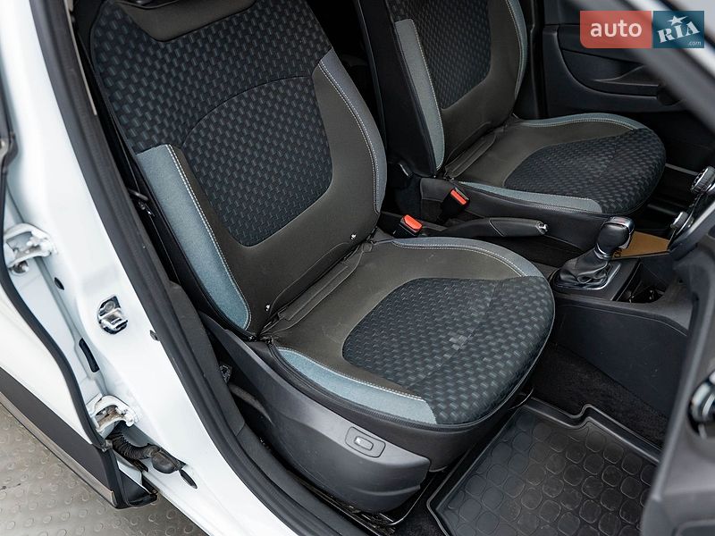 Внедорожник / Кроссовер Renault Captur 2019 в Киеве
