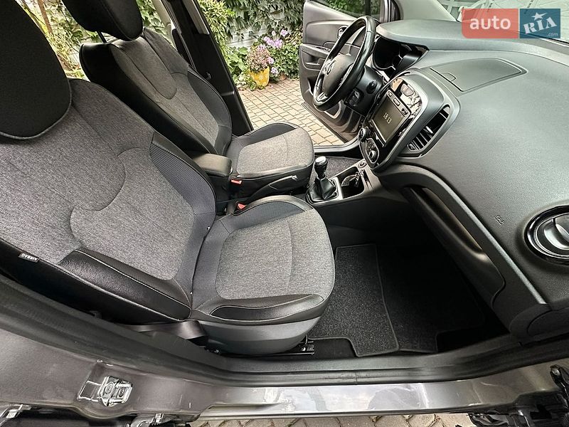 2019 Renault Captur, VIN VF1R8700662649886:plate — zdjęcie 1 (autoria)