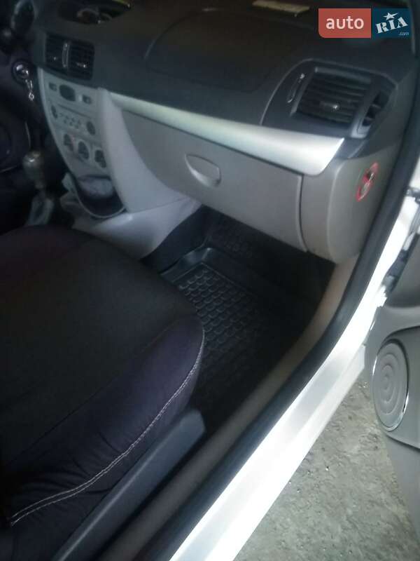 Седан Renault Clio Symbol 2011 в Запорожье