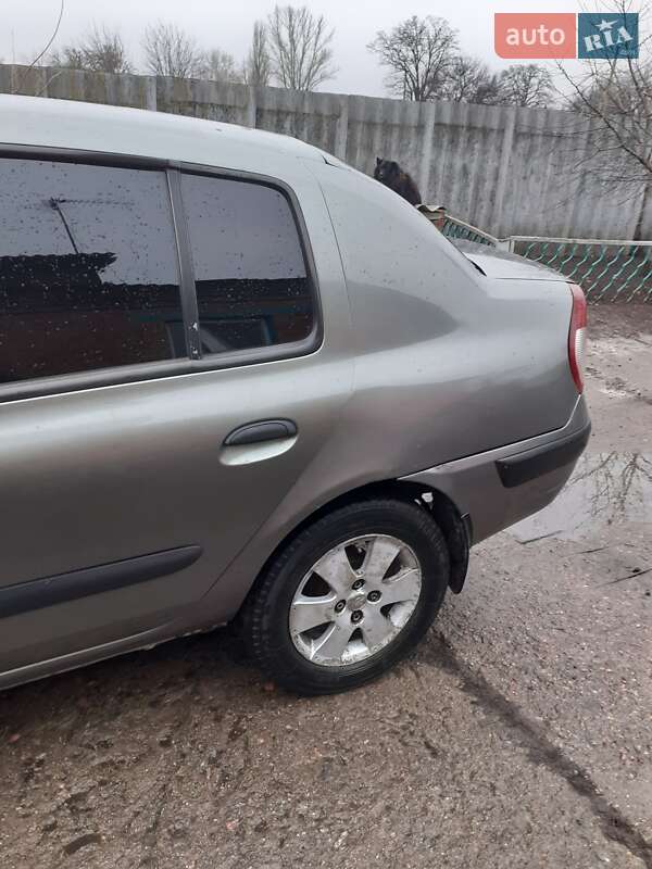 Седан Renault Clio Symbol 2003 в Карловке