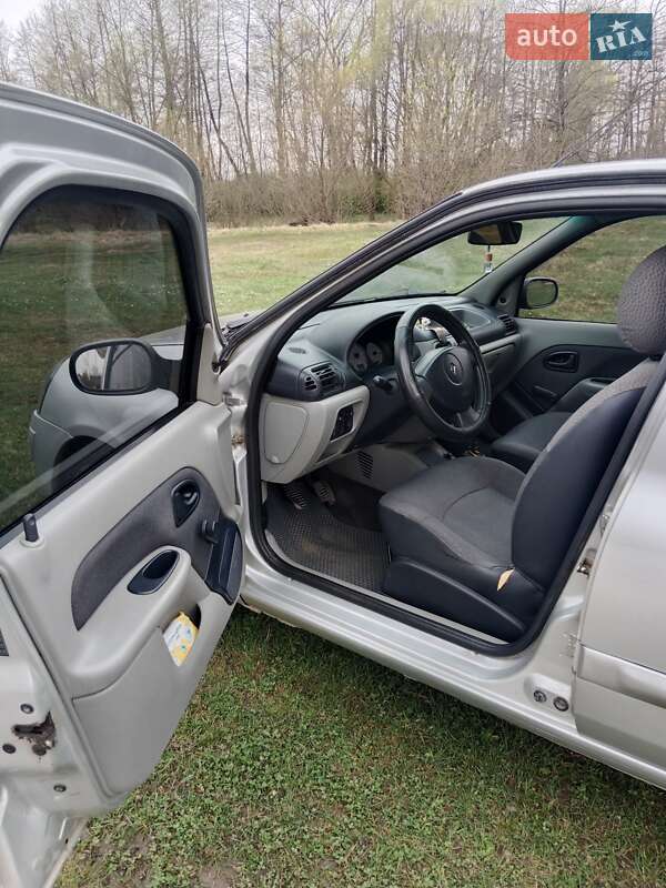 Седан Renault Clio Symbol 2006 в Калуше