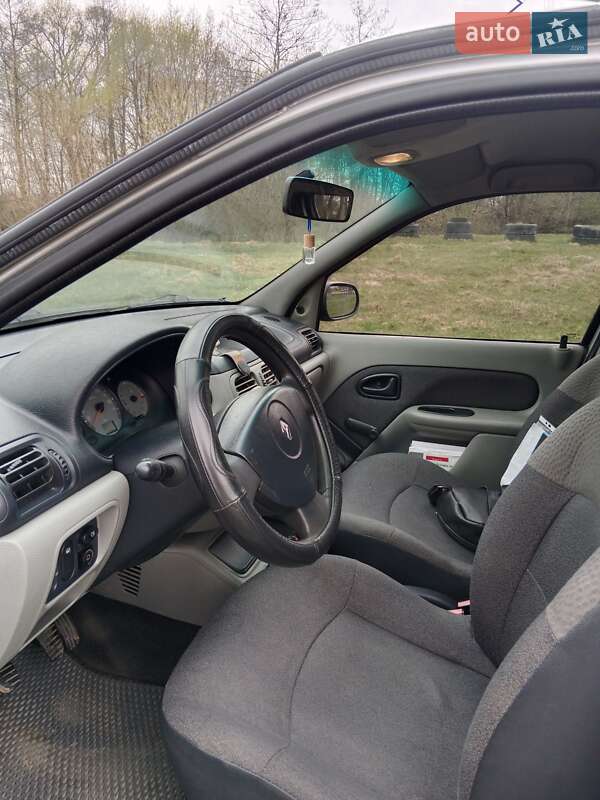Седан Renault Clio Symbol 2006 в Калуше