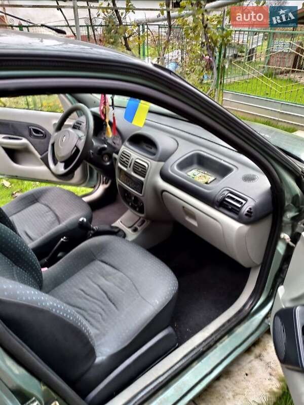 Седан Renault Clio Symbol 2005 в Ужгороде