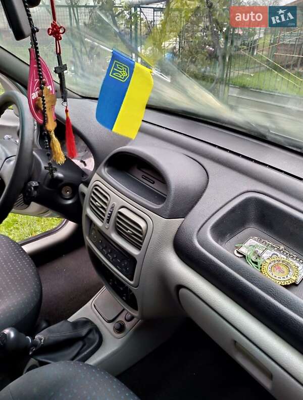 Седан Renault Clio Symbol 2005 в Ужгороде