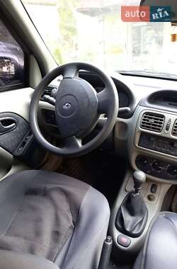 Седан Renault Clio Symbol 2002 в Киеве