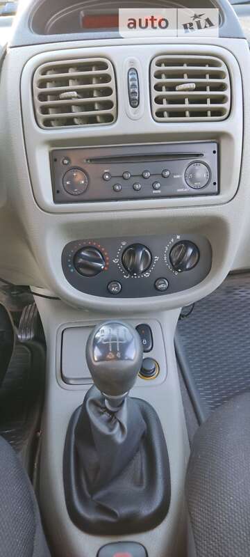 Седан Renault Clio Symbol 2006 в Черновцах