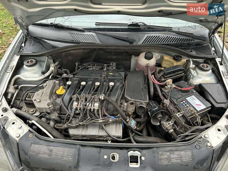 Седан Renault Clio Symbol 2004 в Миколаєві