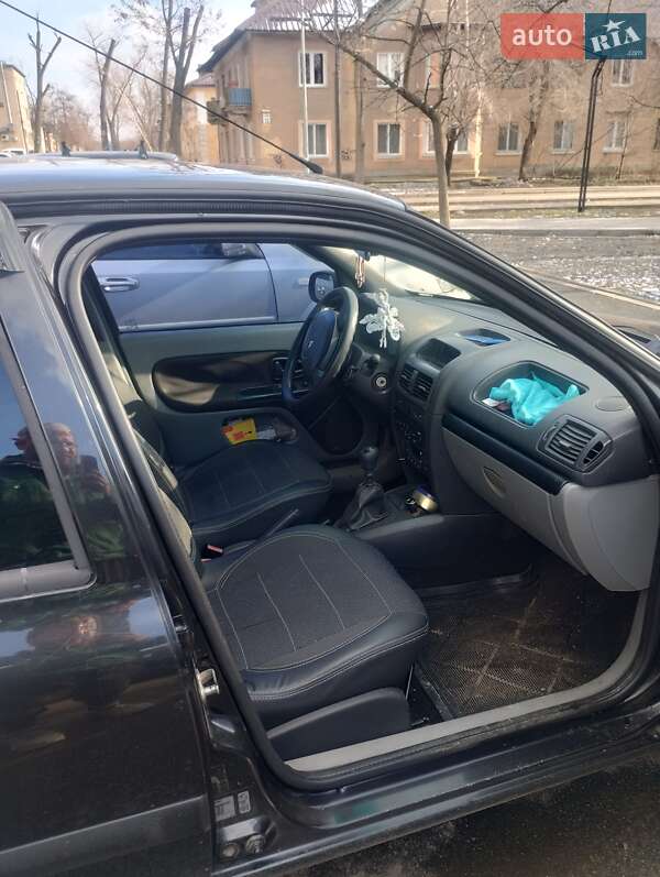 Седан Renault Clio Symbol 2008 в Днепре