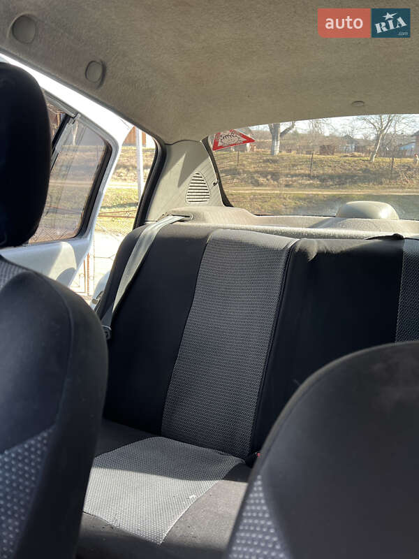 Седан Renault Clio Symbol 2002 в Старом Самборе