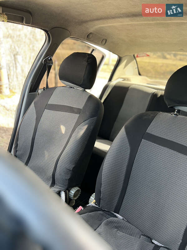 Седан Renault Clio Symbol 2002 в Старом Самборе