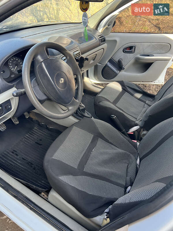 Седан Renault Clio Symbol 2002 в Старом Самборе