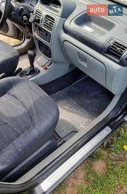 Седан Renault Clio Symbol 2004 в 