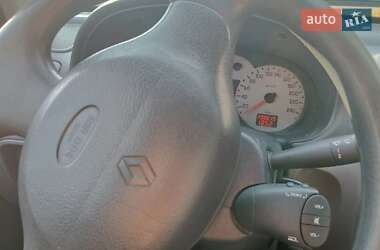 Седан Renault Clio Symbol 2001 в 