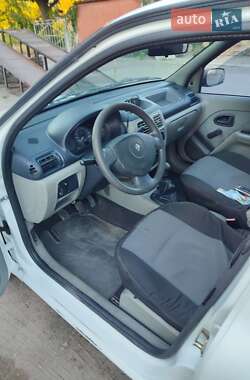 Седан Renault Clio Symbol 2002 в 