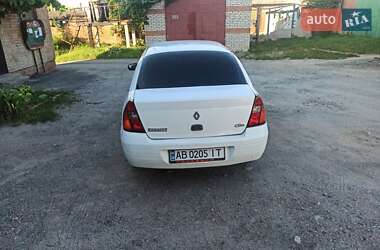 Седан Renault Clio Symbol 2001 в 