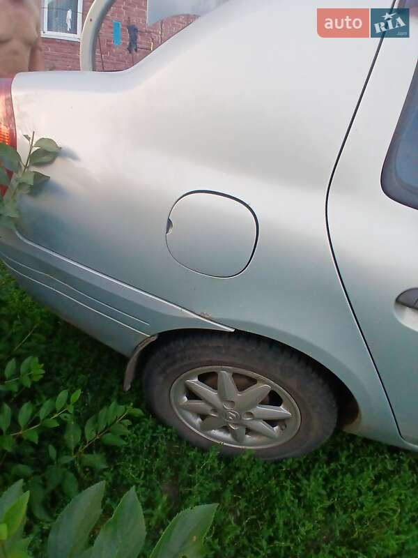 Седан Renault Clio Symbol 2002 в Ахтырке