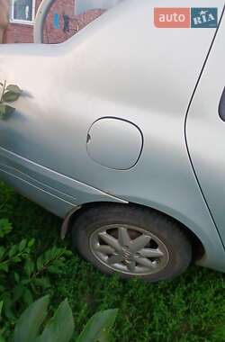 Седан Renault Clio Symbol 2001 в 