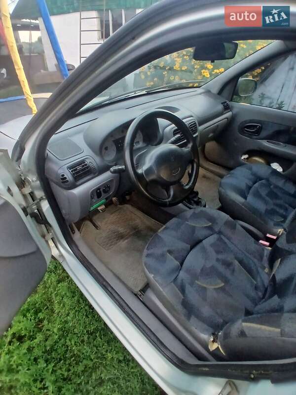 Седан Renault Clio Symbol 2002 в Ахтырке