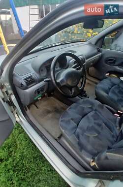 Седан Renault Clio Symbol 2001 в 