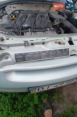 Седан Renault Clio Symbol 2001 в 