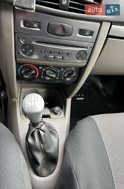 Седан Renault Clio Symbol 2008 в 