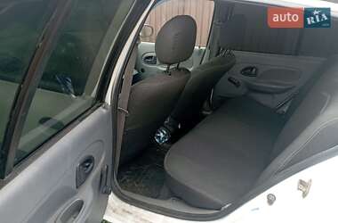 Седан Renault Clio Symbol 2002 в 
