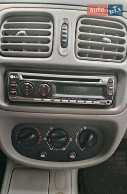 Седан Renault Clio Symbol 2005 в 
