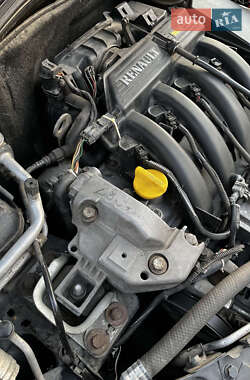 Седан Renault Clio Symbol 2002 в 