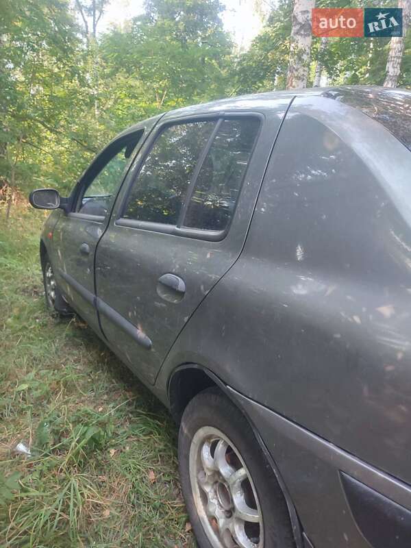 Седан Renault Clio Symbol 2003 в Глухове