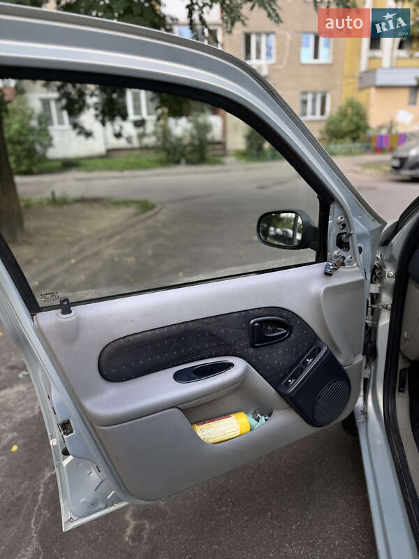 Седан Renault Clio Symbol 2003 в Києві фото 11 Седан Renault Clio Symbol 2003 в Києві