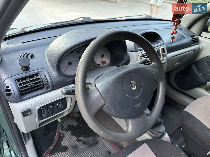Седан Renault Clio Symbol 2002 в Николаеве