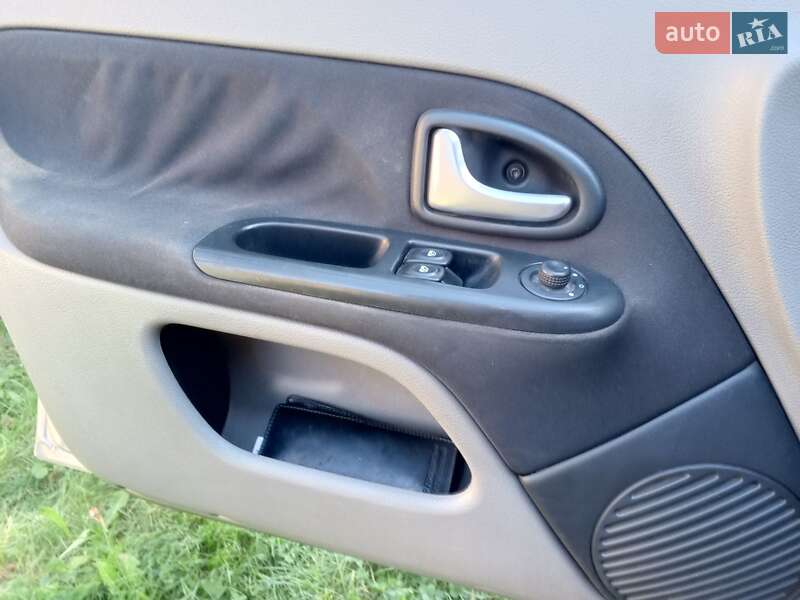 Седан Renault Clio Symbol 2008 в Чернівцях