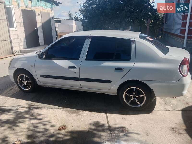 Седан Renault Clio Symbol 2006 в Погребах
