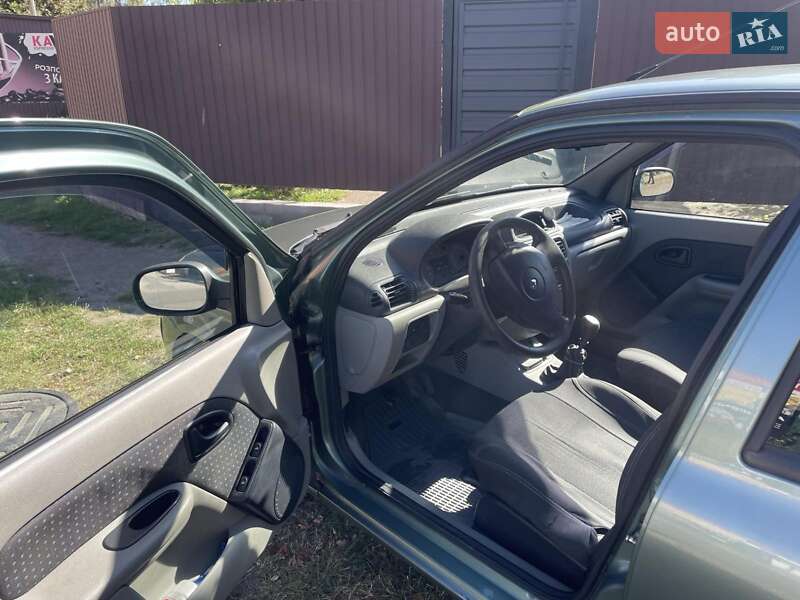 Седан Renault Clio Symbol 2005 в Белой Церкви