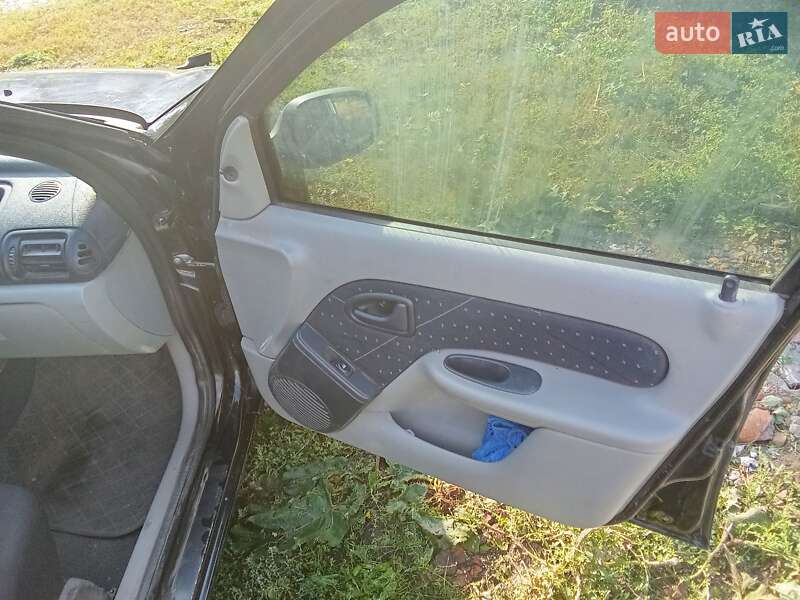 Седан Renault Clio Symbol 2004 в Черкассах фото 7 Седан Renault Clio Symbol 2004 в Черкассах