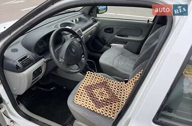 Седан Renault Clio Symbol 2004 в  фото 5 Седан Renault Clio Symbol 2004 в