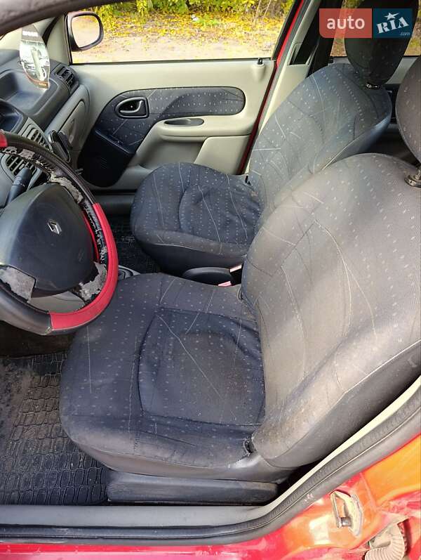 Седан Renault Clio Symbol 2004 в Гайсину