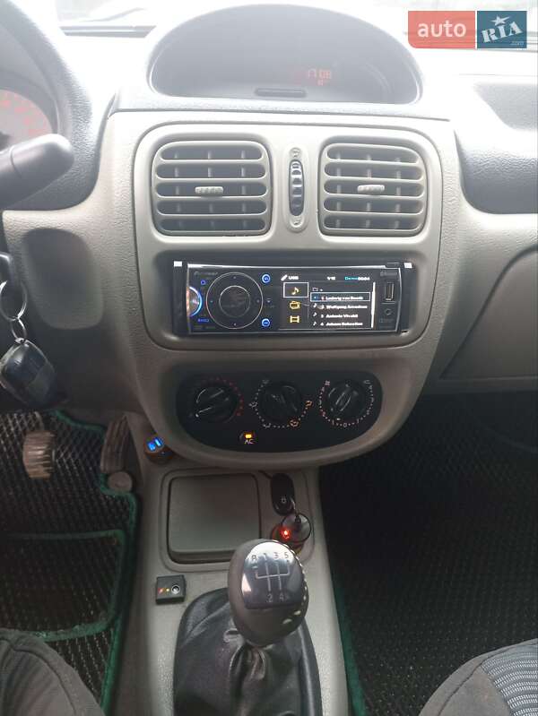 Седан Renault Clio Symbol 2003 в Полтаве