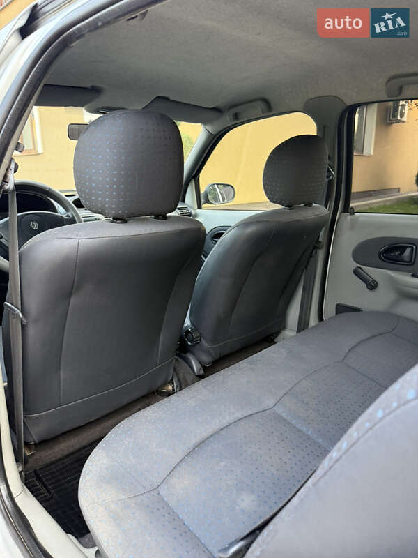 Седан Renault Clio Symbol 2005 в Косове