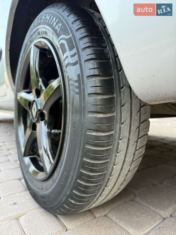 Седан Renault Clio Symbol 2005 в Косове