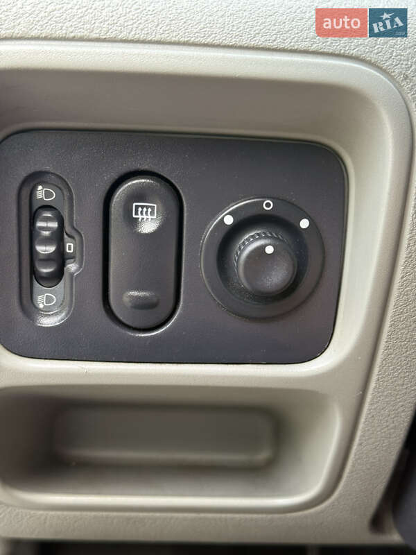 Седан Renault Clio Symbol 2005 в Косове