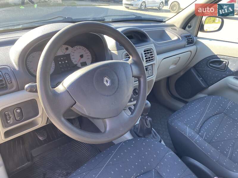 Седан Renault Clio Symbol 2003 в Львові