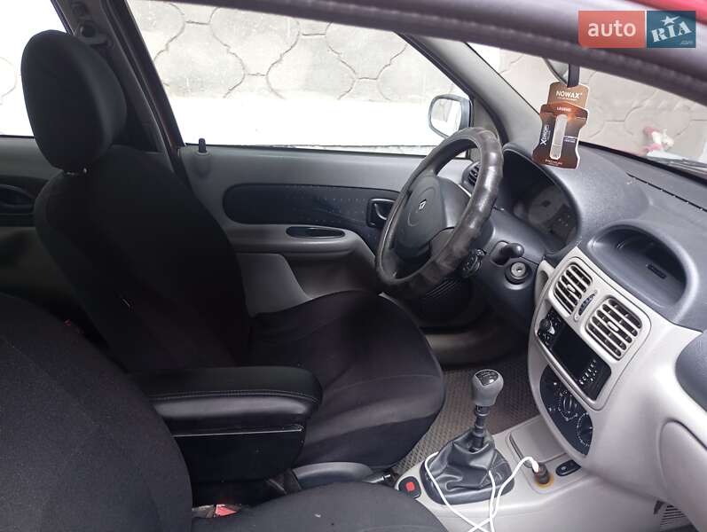 Седан Renault Clio Symbol 2003 в Килии