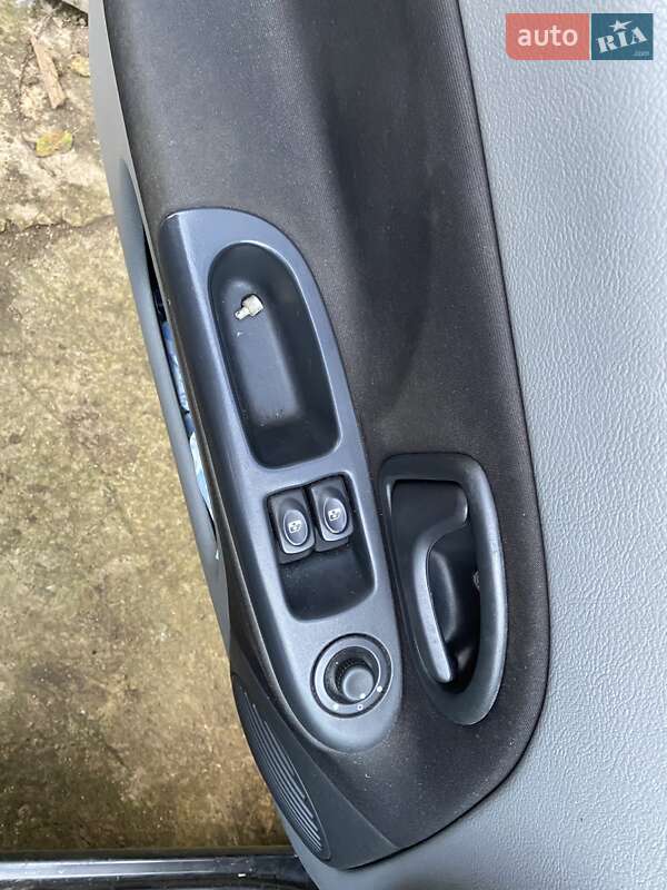 Седан Renault Clio Symbol 2006 в Киеве фото 8 Седан Renault Clio Symbol 2006 в Киеве