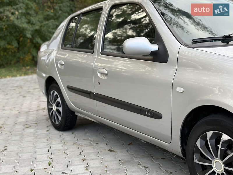 Седан Renault Clio Symbol 2006 в Черновцах