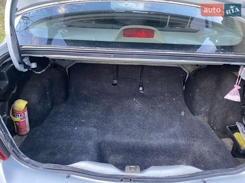 Седан Renault Clio Symbol 2004 в Острозі